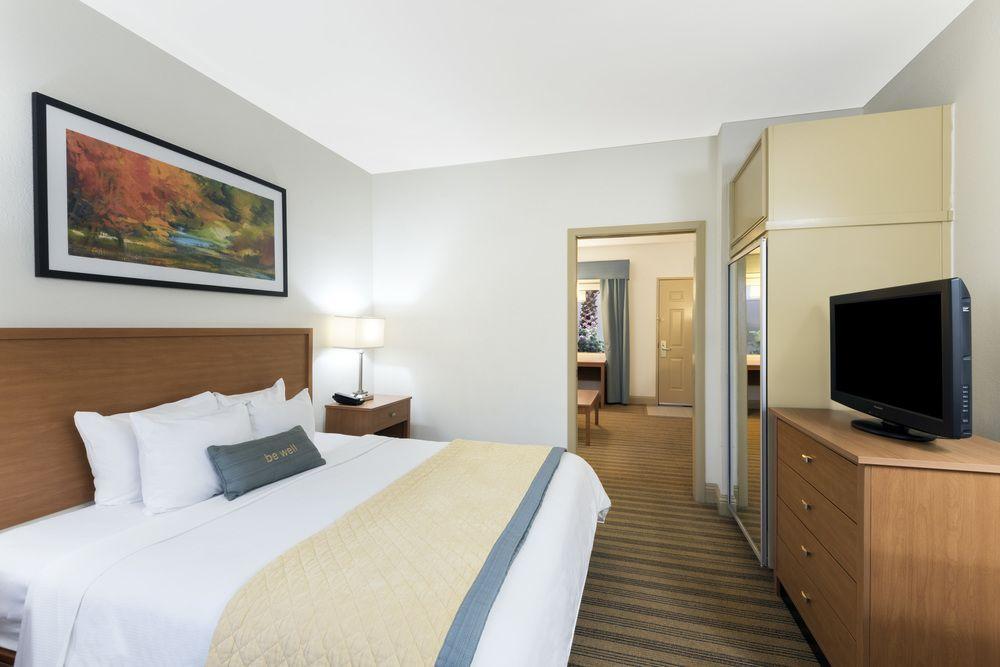 Comfort Suites Baton Rouge South I-10 Экстерьер фото