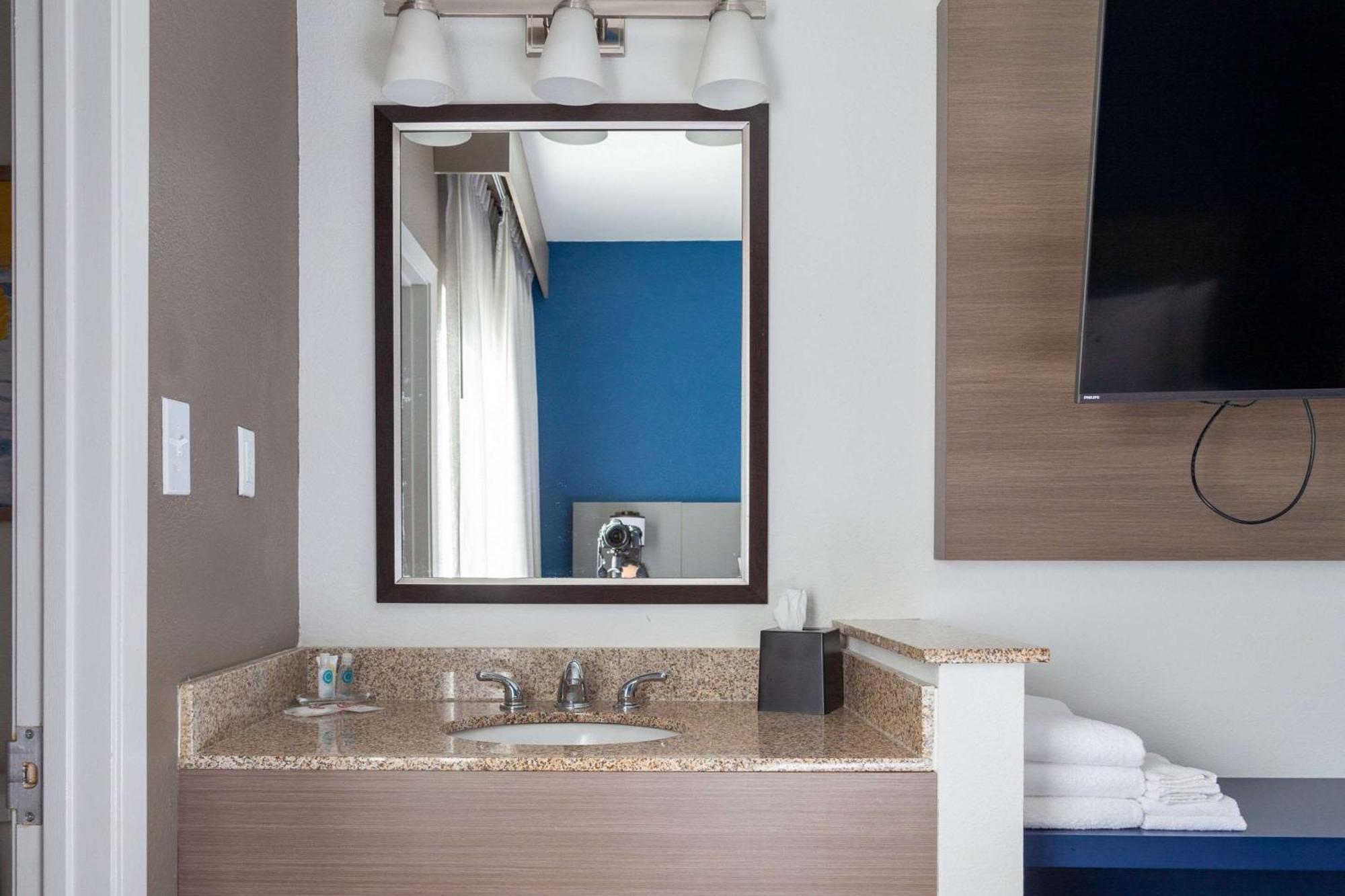 Comfort Suites Baton Rouge South I-10 Экстерьер фото